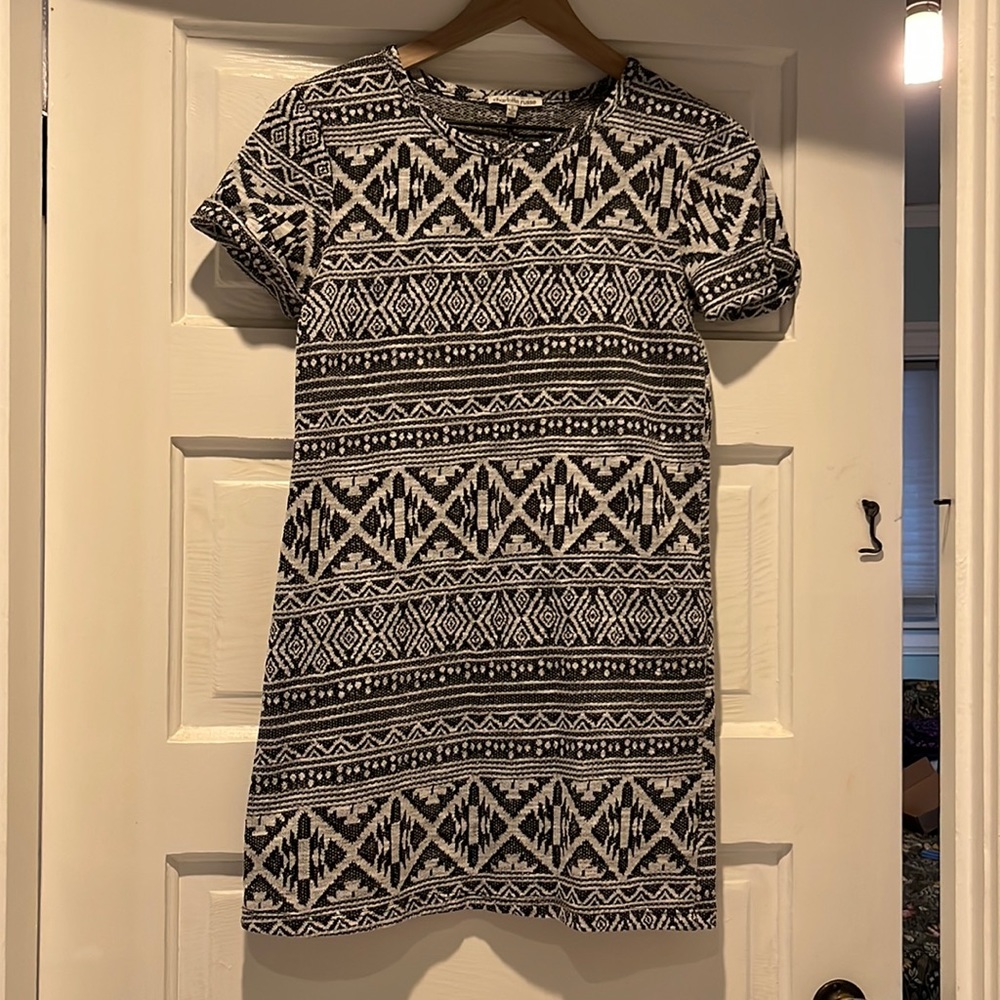 Short sleeve women’s casual mid thigh dress